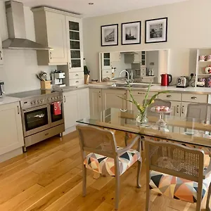 Chic 2b Centre Flat & Patio , Close To Castle , Edinburgh United Kingdom