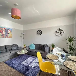 Hideaway, Entire House Holiday home