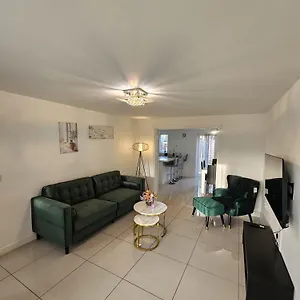 Spacious Modern 4bd House Apartment